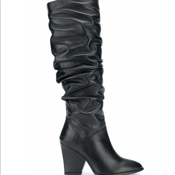 Stuart Weitzman Shoes - 👣🖤 The Stuart Weitzman Slouchy Boot 5.5